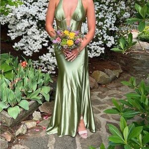 Elegant Sherri Hill Green Satin Evening Gown